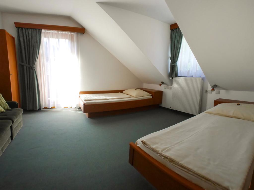 Pension Besser Bad Eisenkappel Esterno foto